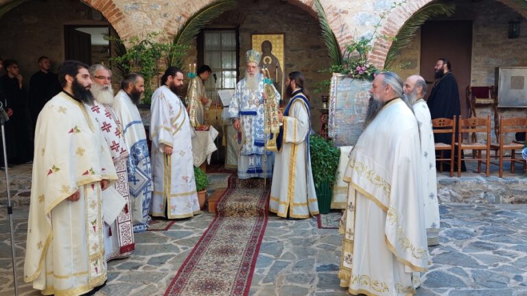 Με λαμπρότητα και ιεροπρέπεια πανηγύρισε η Ιερά Μονή Αγίας Ζώνης Βλαμαρής