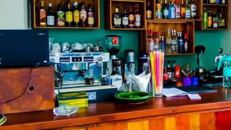 Βραδιά με ζωντανή μουσική στο Τρύπα Cafe-Bar στον Άγιο Κήρυκο την Πέμπτη 27 Ιουνίου